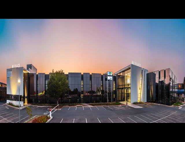 2,420M² RETAIL TO LET IN MARLBORO